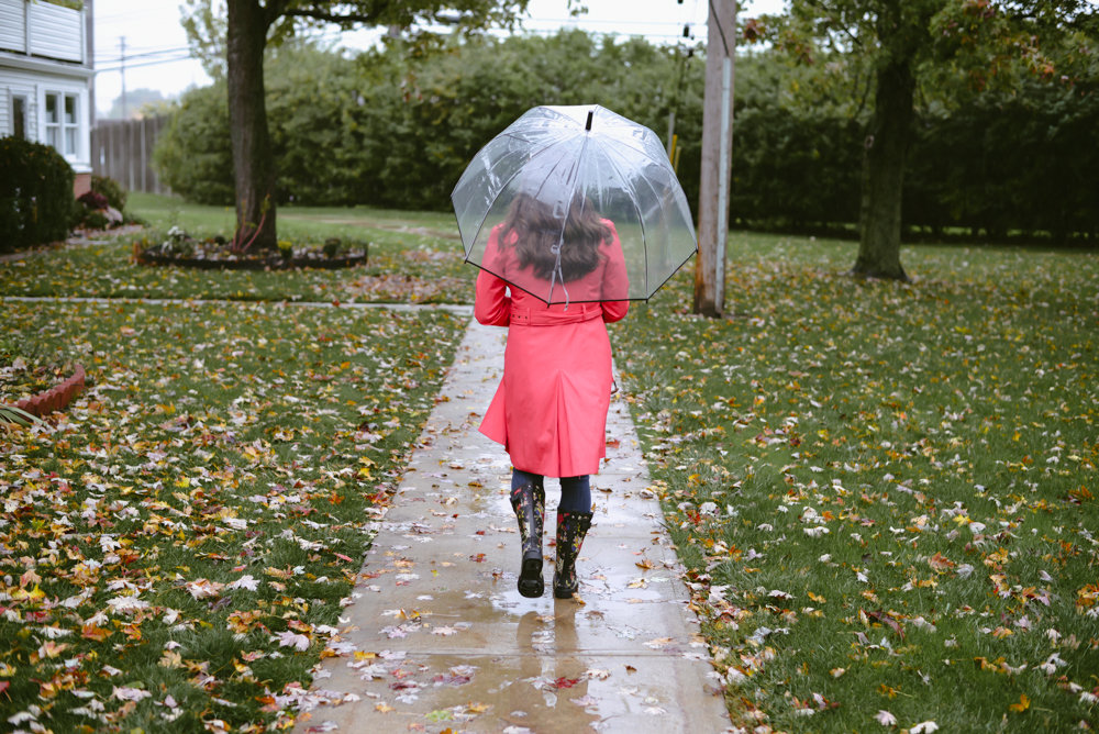 fall photography blogger rain autumn umbrella photo ideas