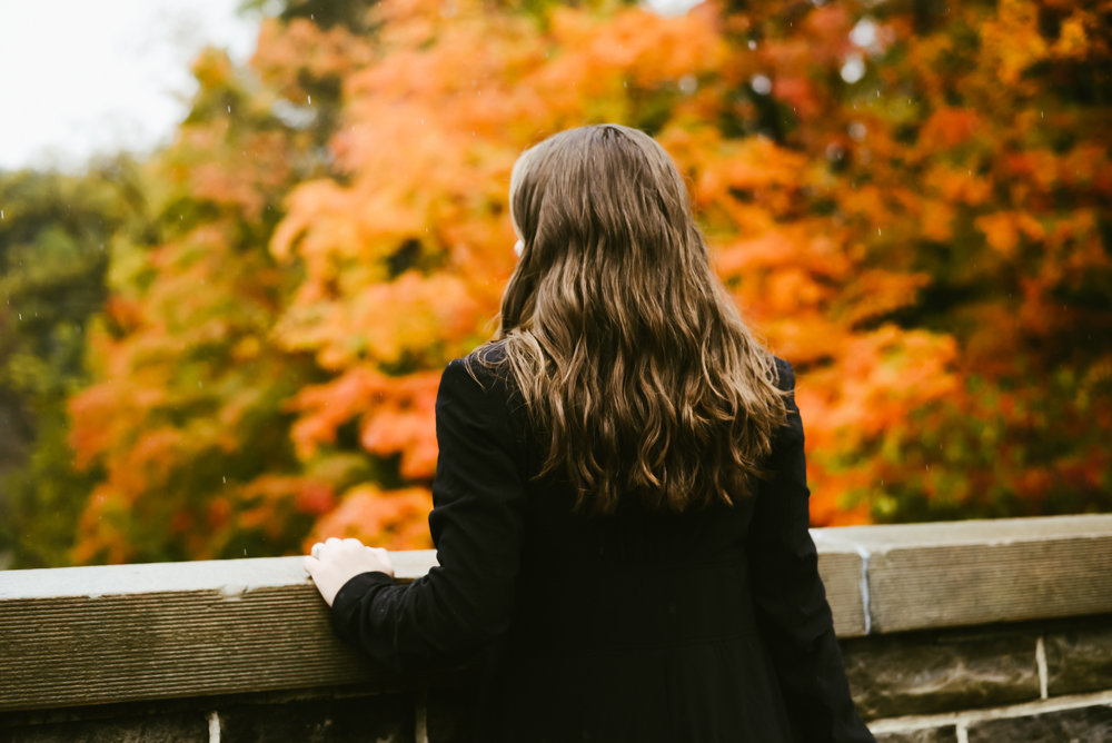 fall photography blogger rain autumn umbrella photo ideas