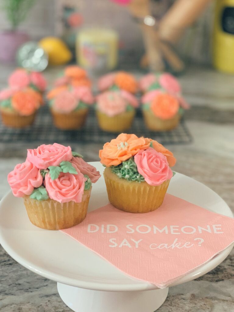 Smörkräm blomma muffins dekoration handledning lätt för nybörjare