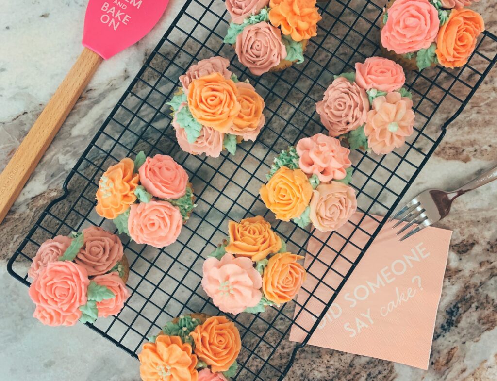 buttercream flower cupcakes decorating tutorial easy for beginner's