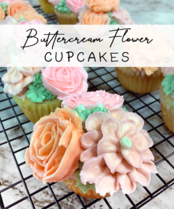 tutorial de decoración de cupcakes de flores de buttercream fácil para principiantes