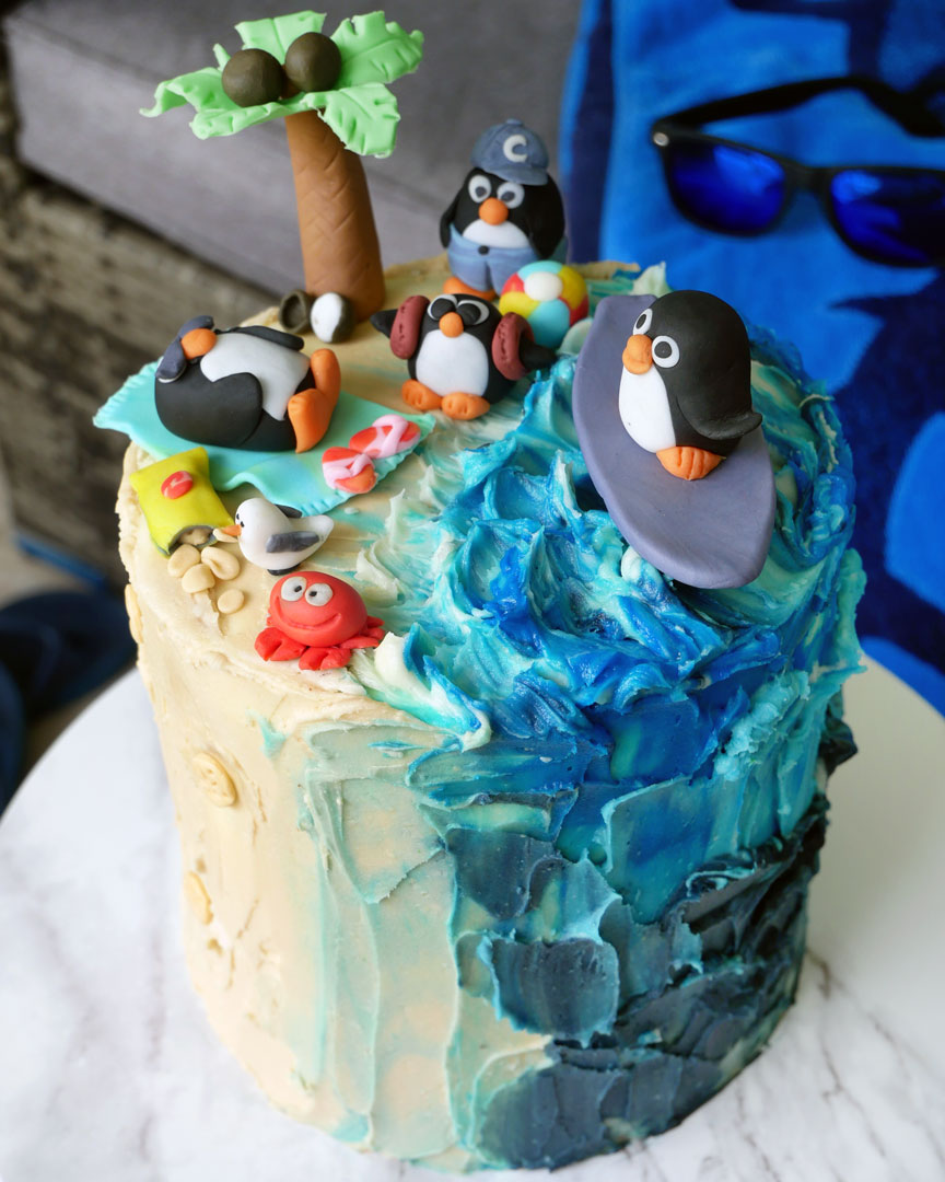 Penguin cake topper | Penguin cake toppers, Christmas themed cake, Birthday  cake decorating