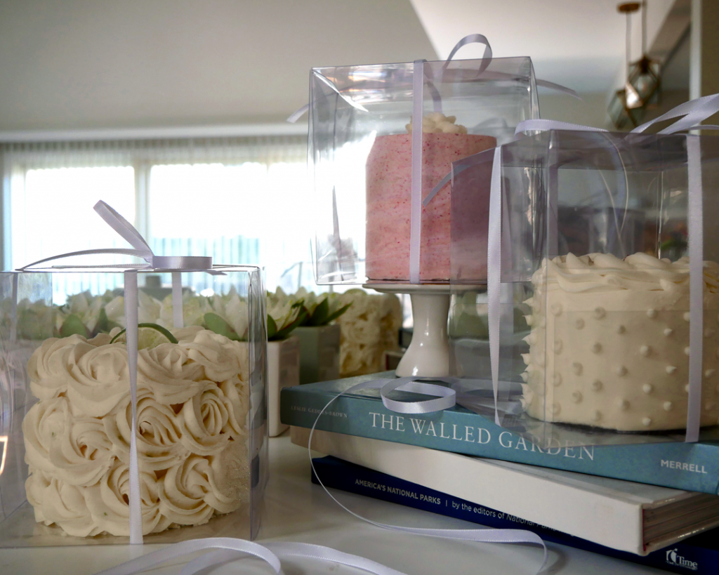 mini wedding cakes for a wedding cake tasting by a home baker